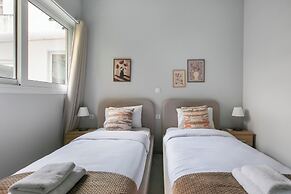Kolonaki Cocoon - 2-BR Stylish Apt with Backyard in Kolonaki