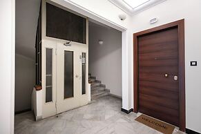 Kolonaki Cocoon - 2-BR Stylish Apt with Backyard in Kolonaki