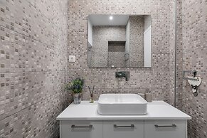 Kolonaki Cocoon - 2-BR Stylish Apt with Backyard in Kolonaki