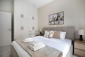 Kolonaki Cocoon - 2-BR Stylish Apt with Backyard in Kolonaki