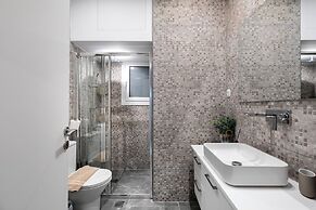Kolonaki Cocoon - 2-BR Stylish Apt with Backyard in Kolonaki