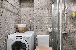 Kolonaki Cocoon - 2-BR Stylish Apt with Backyard in Kolonaki