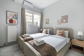 Kolonaki Cocoon - 2-BR Stylish Apt with Backyard in Kolonaki
