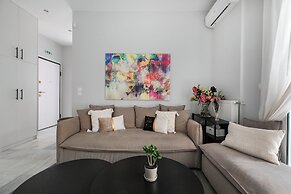 Kolonaki Cocoon - 2-BR Stylish Apt with Backyard in Kolonaki