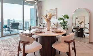 Luxury 1 BR with Stunning Water Views