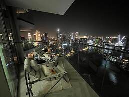 Luxury 1 BR with Stunning Water Views