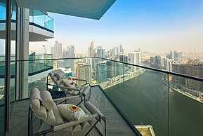 Luxury 1 BR with Stunning Water Views