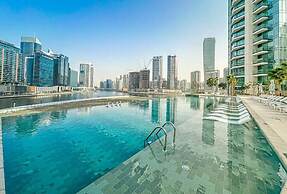 Luxury 1 BR with Stunning Water Views