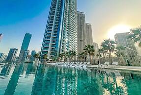 Luxury 1 BR with Stunning Water Views