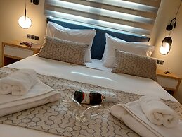 Elea Suites Adelianos Kampos