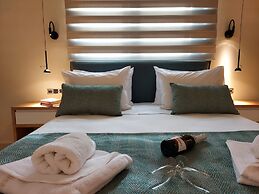 Elea Suites Adelianos Kampos