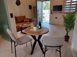 Elea Suites Adelianos Kampos