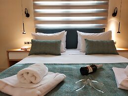 Elea Suites Adelianos Kampos
