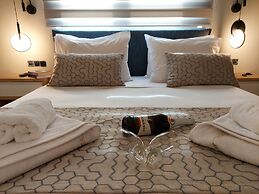 Elea Suites Adelianos Kampos