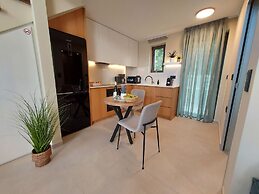 Elea Suites Adelianos Kampos