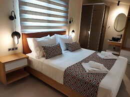 Elea Suites Adelianos Kampos