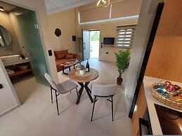Elea Suites Adelianos Kampos