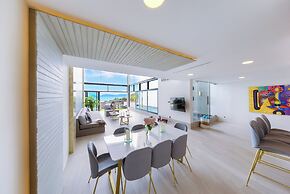Massive 4 Bedroom with Cinema & Gym