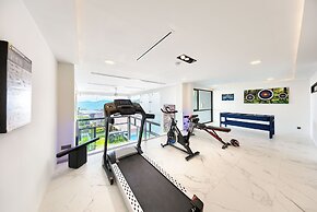 Massive 4 Bedroom with Cinema & Gym