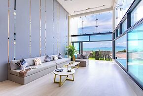 Massive 4 Bedroom with Cinema & Gym