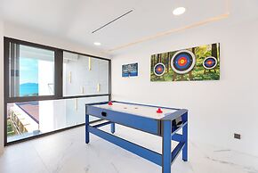 Massive 4 Bedroom with Cinema & Gym