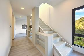 Massive 4 Bedroom with Cinema & Gym