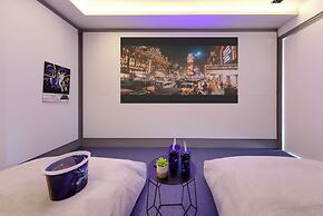 Massive 4 Bedroom with Cinema & Gym
