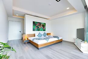 Massive 4 Bedroom with Cinema & Gym