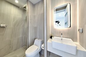 Massive 4 Bedroom with Cinema & Gym