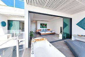 Massive 4 Bedroom with Cinema & Gym