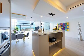 Massive 4 Bedroom with Cinema & Gym