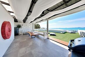Massive 4 Bedroom with Cinema & Gym