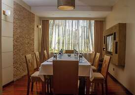 Reata Apartment Hotel