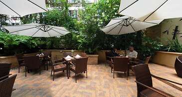 Reata Apartment Hotel