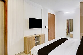 Deluxe Hotel P66 Sec 49