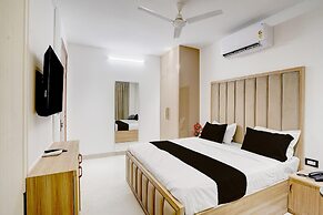 Deluxe Hotel P66 Sec 49