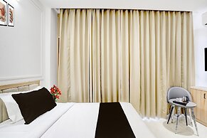Deluxe Hotel P66 Sec 49