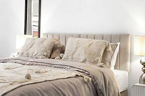 Apartment Sleeps 6 With Parking