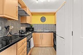 Apartment Sleeps 6 With Parking