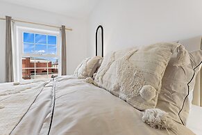 Apartment Sleeps 6 With Parking