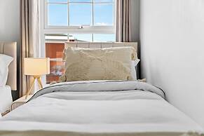 Apartment Sleeps 6 With Parking