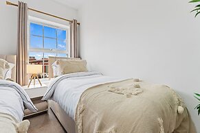 Apartment Sleeps 6 With Parking
