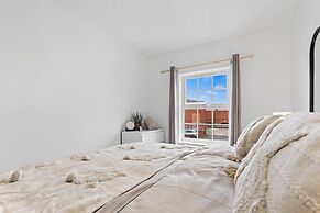 Apartment Sleeps 6 With Parking