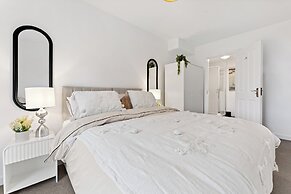 Apartment Sleeps 6 With Parking
