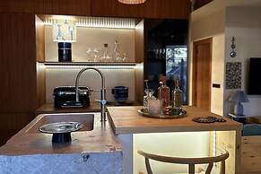3bed Apartment- Garden, Private Pool, Free Parking
