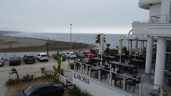 Hotel Mona