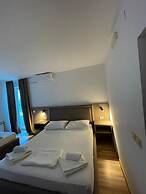 Hotel Mona