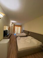Hotel Mona