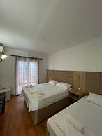 Hotel Mona