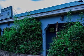 OLIVIA GREEN LODGE